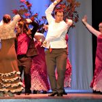 Grupo de jóvenes de Down Madrid bailando sevillanas